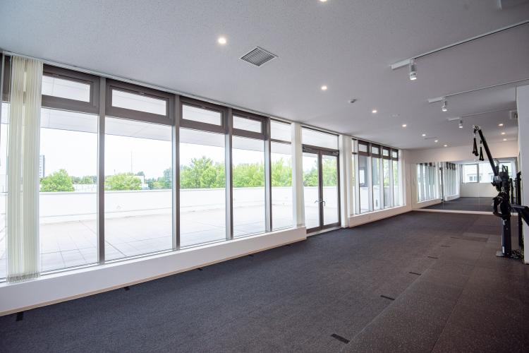 WITのトレーニングスペースの人工芝エリア